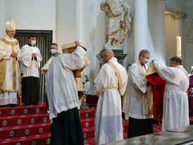 Diakonenweihe im Fuldaer Dom (Foto: Karl-Franz Thiede)